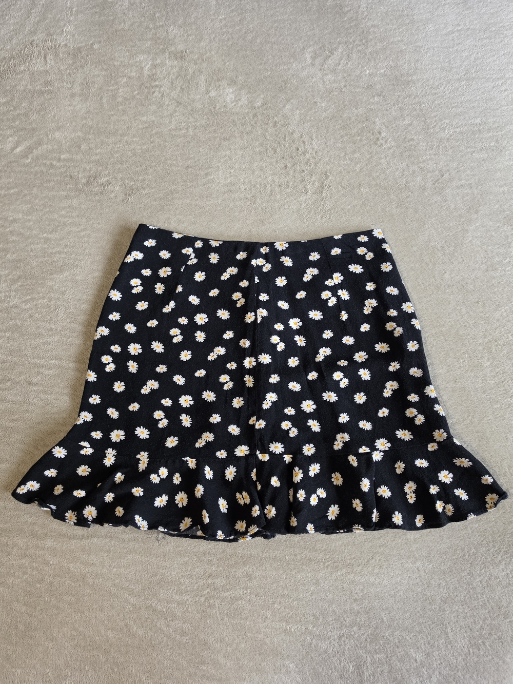 Black Daisy Print Ruffle Hem Skirt